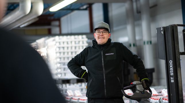 Långdahls lastar och lossar mejerivaror åt Grådö